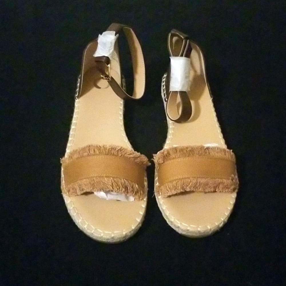 NWT Size 12M Journee Collection Sandals